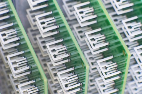 Aereo array of miniature antennas