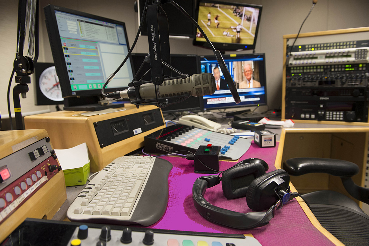 Ministers launch UK radio review as digital listening hits 74.6%